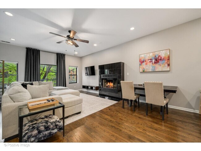 Foto del edificio - 1751 W Division St