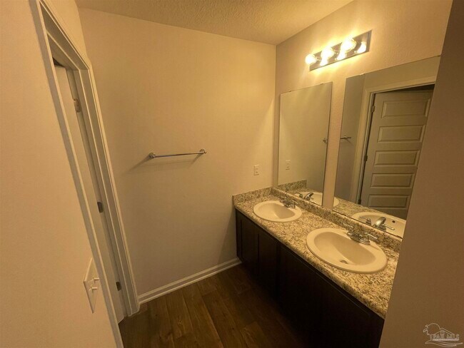 Building Photo - 10541 Queens Gate Cir