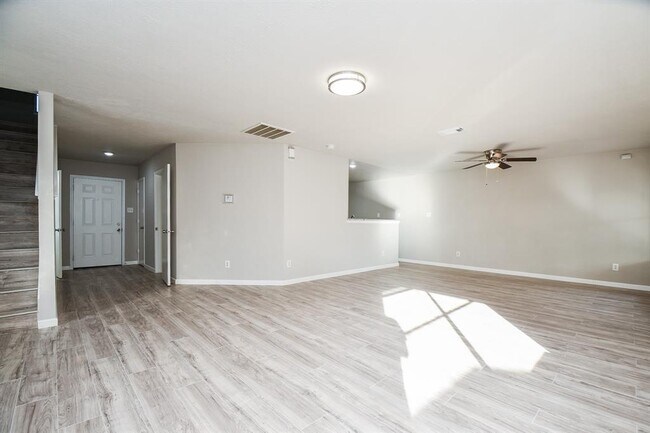 Building Photo - 11659 Evesborough Dr