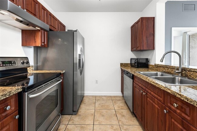 Building Photo - 2600 SW 27th Ave