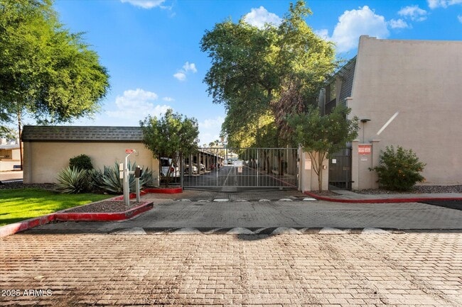 Foto del edificio - 1018 E Osborn Rd