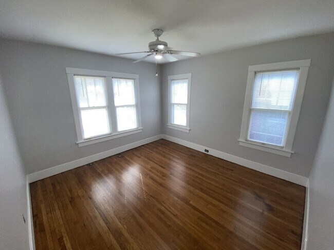 Building Photo - 807 Setliff Pl