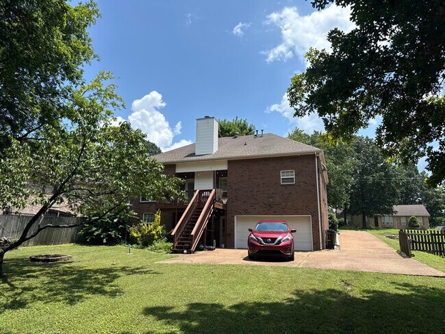 Building Photo - 211 Lakeside Park Dr