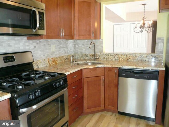Building Photo - 1701 Hopkins Ct