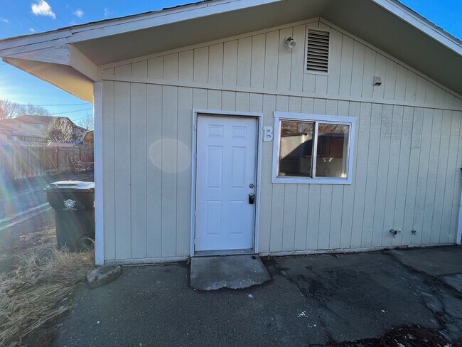 Building Photo - 175 6th Ave W