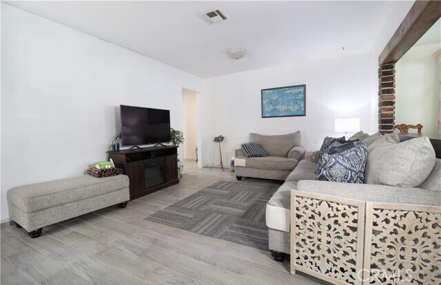Foto del edificio - 15726 Cameo Ave