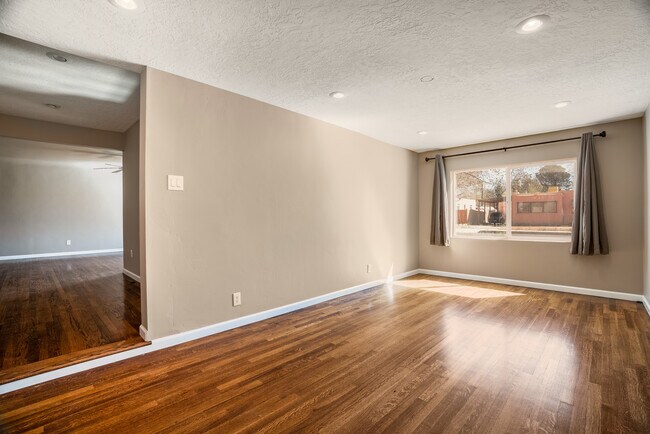 Foto del edificio - 505 Carlisle Blvd NE