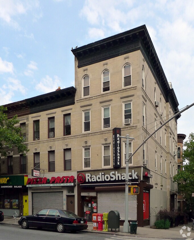 Building Photo - 256 7th Ave