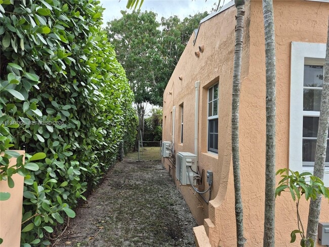 Building Photo - 28 NE 49th St