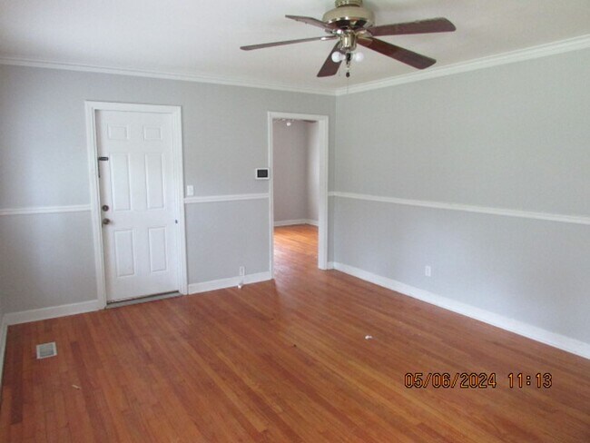 Building Photo - Appliances included