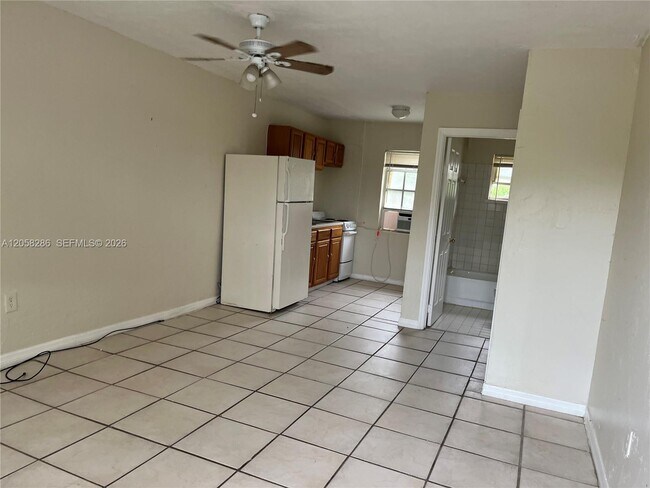 Foto del edificio - 5010 Pembroke Rd
