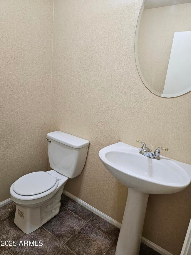 Foto del edificio - 42804 W Sunland Dr