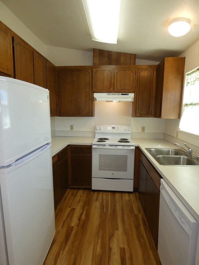 Foto del edificio - APPLICATION PENDING**Beautiful Duplex**