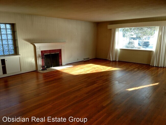 Building Photo - 4 br, 2.5 bath House - 20 NW Drake Rd