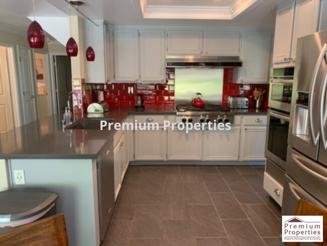 Foto del edificio - 575 Grimsby Ln