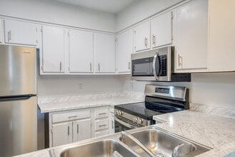 Building Photo - 307 Railroad St