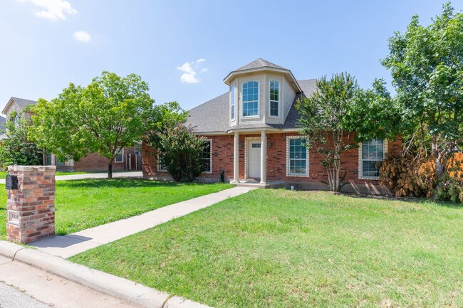 Foto del edificio - 3310 Silver Oaks Dr