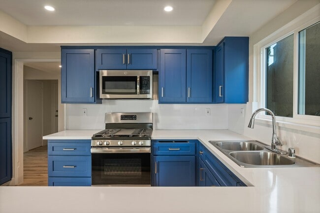 Building Photo - 845 2nd St