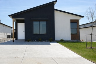 Building Photo - 5009 N Vassar Ave
