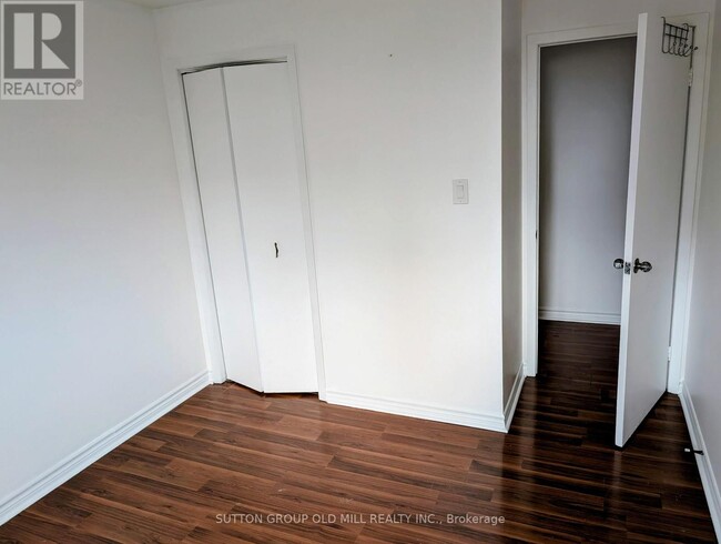 Building Photo - 132-132 Surbray Grove