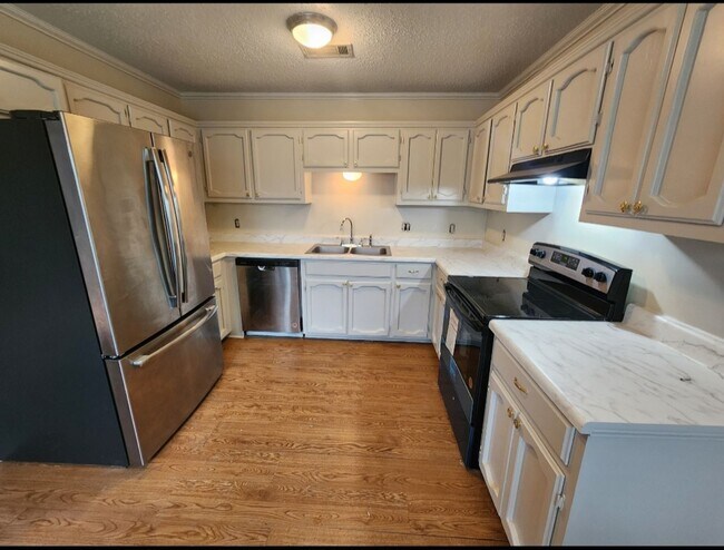 Foto del edificio - 8744 Pecan Tree Dr