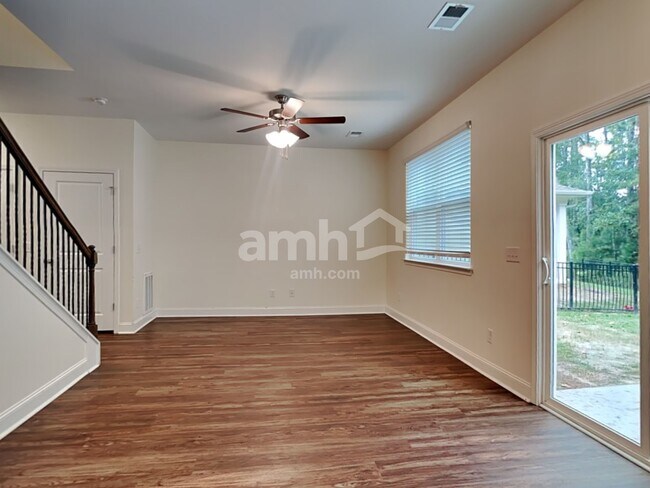 Foto del edificio - 622 W Lionel Rd