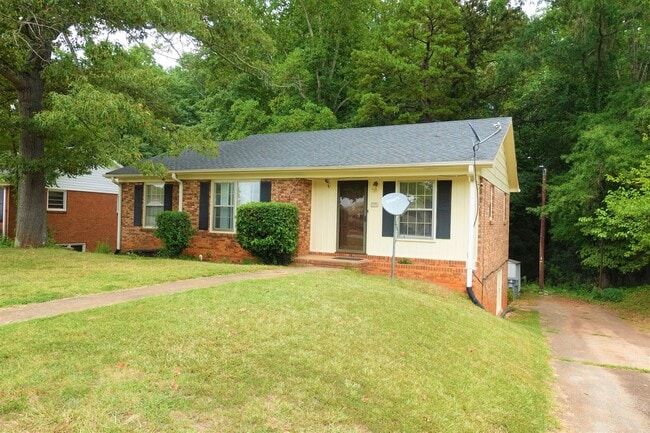 Building Photo - 325 Willow Oaks Dr