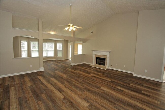 Building Photo - 1490 Creek Pointe Cir