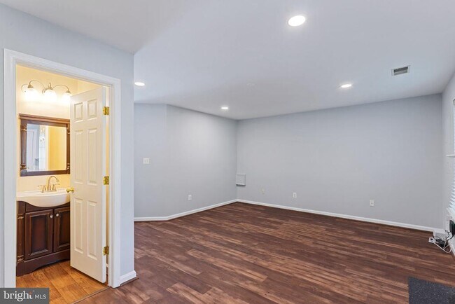 Foto del edificio - 21030 Whitfield Pl