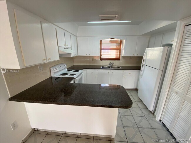 Foto del edificio - 2600 NW 14th St