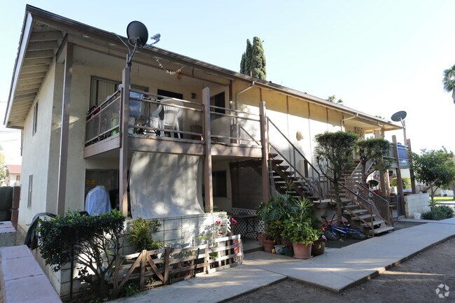 Building Photo - 3005-3011 Pearl Dr