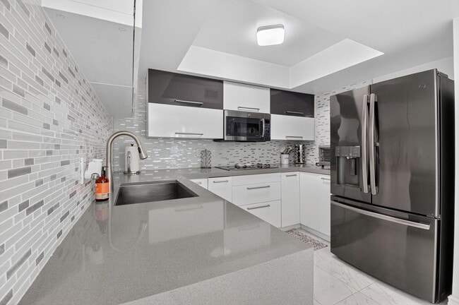 Foto del edificio - 4310 Village Dr