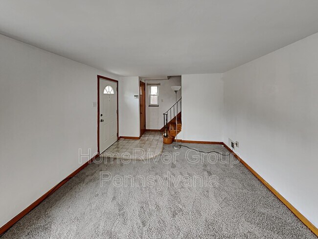 Building Photo - 2303 Saranac Ave