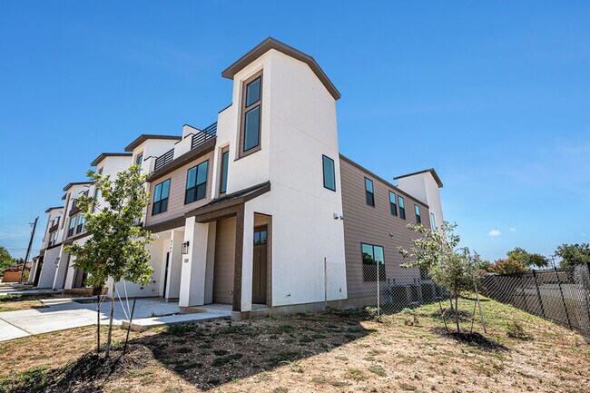 Foto del edificio - 5142 Kelwood St