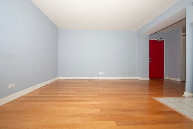 Foto del edificio - 4950 N Marine Dr