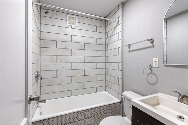 Estudio - 650 ft² Baño - 32 Central Apartments