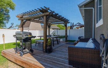 Building Photo - 2734 S Riverhead Dr
