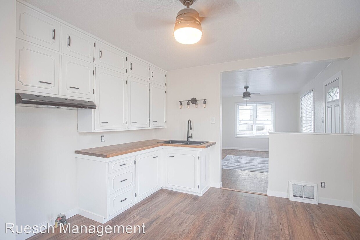 Building Photo - 2 br, 1 bath House - 926 Eastman Ave