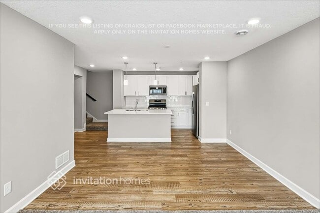 Building Photo - 10948 Yalta St NE