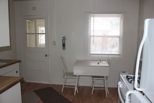 Foto del edificio - Carolynn's Tri Plex