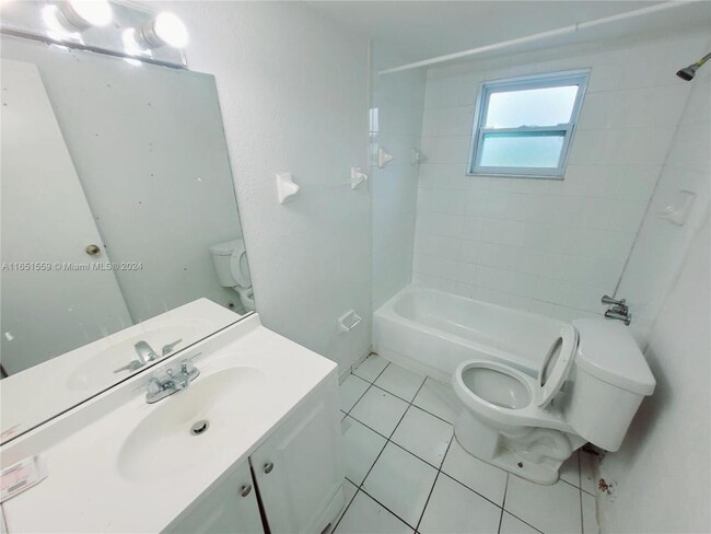 Foto del edificio - 2 bedroom in Pembroke Pines FL 33023