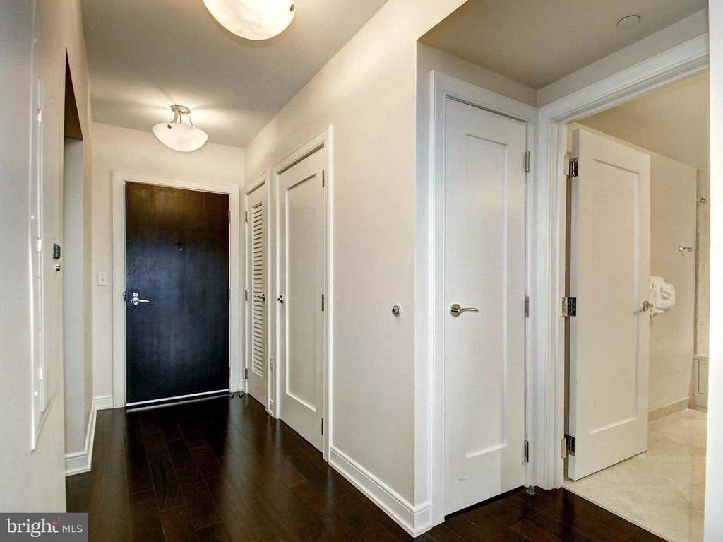 Foto principal - 1111 19th St N