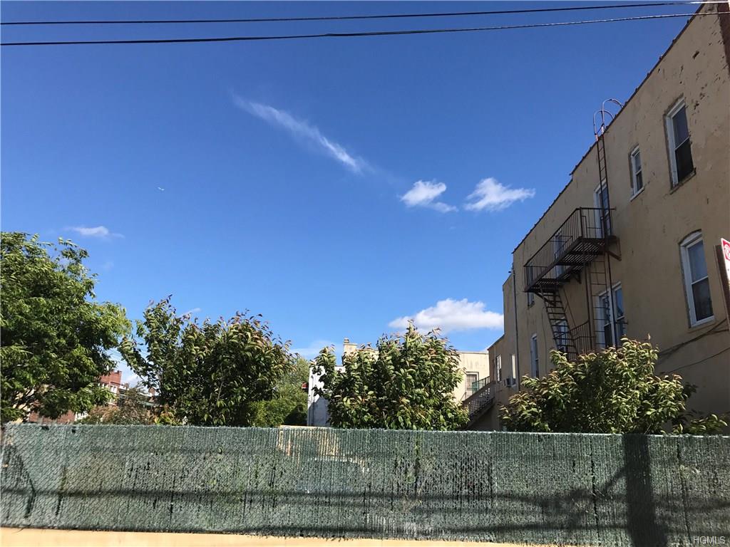 Building Photo - 3988 Bronxwood Ave