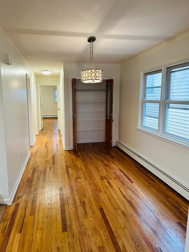 Building Photo - 6214 Meadowview Ave