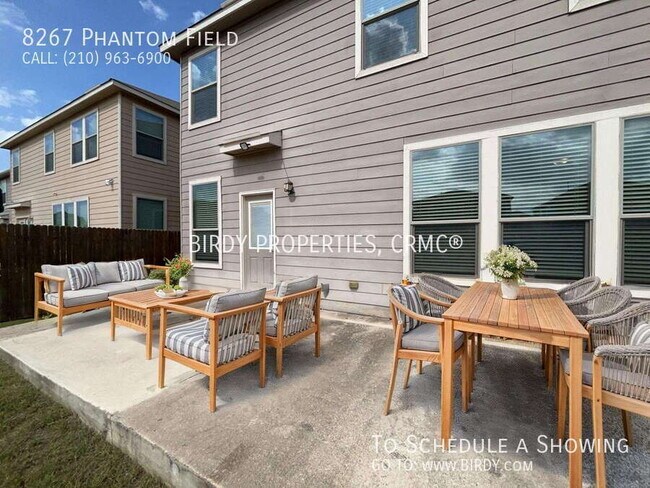 Foto del edificio - 8267 Phantom Fld