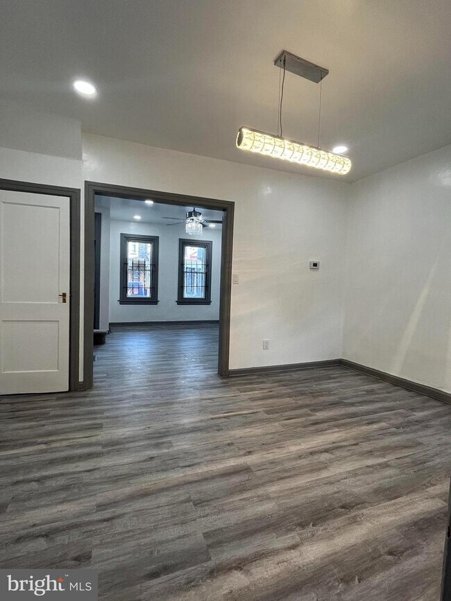 Building Photo - 2043 Rowan St