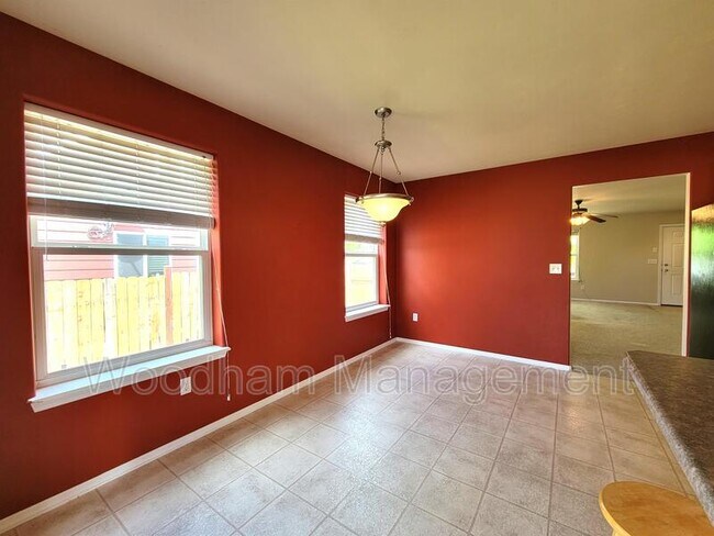 Building Photo - 31 E Vela Rd