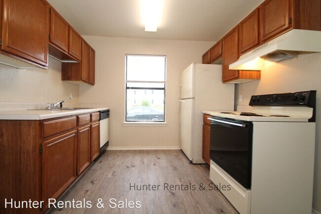 Building Photo - 1714 Benttree Dr