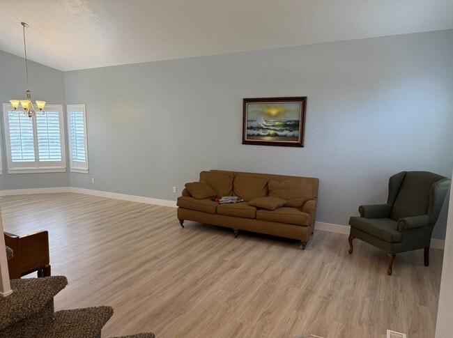 Building Photo - 543 Creekside Ln