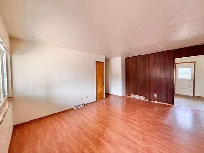 Building Photo - Updated 2bd/1ba Duplex in West Fort Collin...